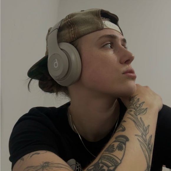 Meet your Posher, Malorie - Picture 1 of 1